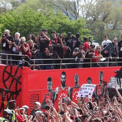 Toronto se echa a las calles para celebrar el título de la NBA