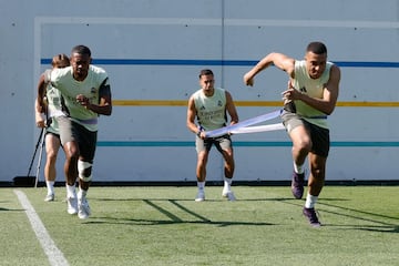 Alaba y Mbappé.