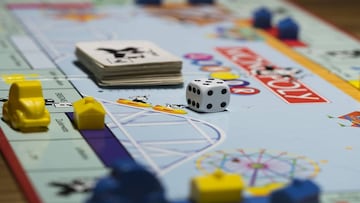 Reúnete con amigos o familiares y juega a los mejores juegos de mesa del momento.
