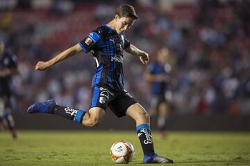 El nacido en Mérida, Yucatán sorprendió en la Liga Mx por su talento en la media cancha, anotando dos goles en el Apertura 2018. 
