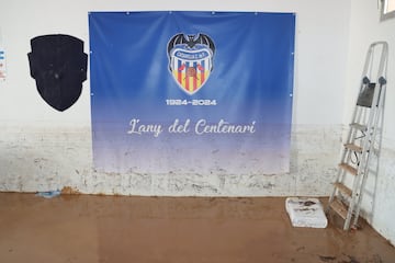 Campos de fútbol destrozados por la DANA en Valencia