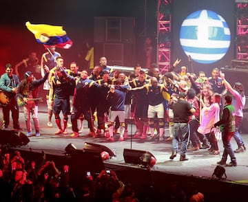 En un ambiente lleno de color, música, símbolos de nuestra tierra y cerca de 30 mil personas en las tribunas, este encuentro representó la gratitud de los 47 millones de colombianos hacia los futbolistas que fueron a Brasil. Una emotiva despedida ya que se volvía a un Mundial tras 16 años de ausencia. Para este viernes, no hay venta de boletas, están siendo distribuidas por socios y patrocinadores de la Selección.