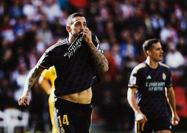 El VAR corridió la decisión de Muñiz Ruiz y dio por válido el tanto. Joselu no estaba en fuera de juego en el momento de mandar al fondo de la portería el buen centro de Brahim.