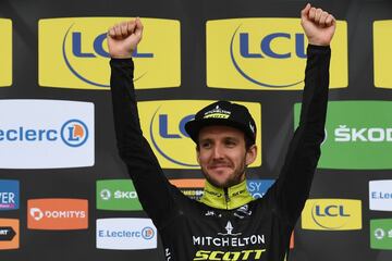 Mejor Giro: 8? en 2019. Triunfos en 2020: 2. Nacimiento: Bury, GBR. Edad: 28. Equipo: MITCHELTON-SCOTT
El brit¨¢nico busca lograr por fin ese ansiado Giro que acarici¨® con la punta de los dedos en 2018 y que Froome le arrebat¨® en la Finestre. Simon Yates parte como uno de los ciclistas a seguir y m¨¢s a¨²n despu¨¦s de su victoria en Tirreno-Adri¨¢tico, donde adem¨¢s gan¨® una etapa.
