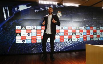 La presentación de la renovación de Benzema en imágenes