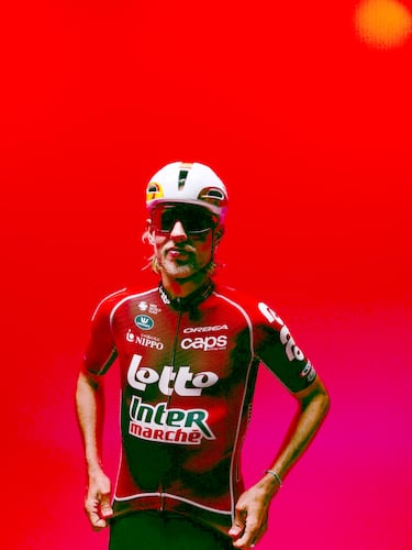 Los nuevos maillots del ciclismo para 2026: Movistar e Ineos de blanco...