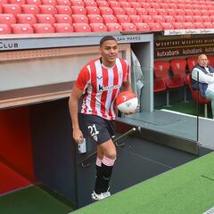 El técnico de Sannadi en el Lakua: “Lo compararía con Haaland por la envergadura”