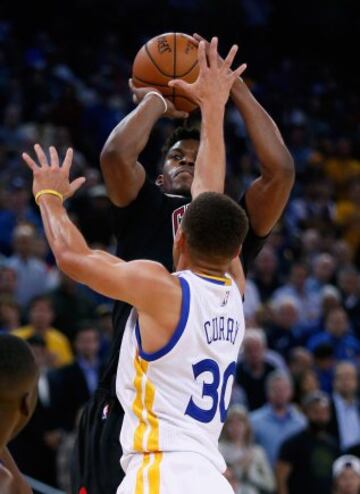 Jimmy Butler y Stephen Curry.