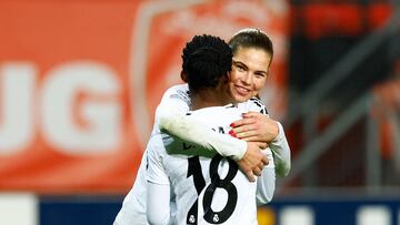 Soccer Football - Women's Champions League - Group B - FC Twente v Real Madrid - De Grolsch Veste, Enschede, Netherlands - November 20, 2024 Real Madrid's Signe Bruun with Linda Caicedo REUTERS/Piroschka Van De Wouw