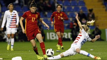 Lucía García y Corredera, ante EE UU, en la mejor asistencia a un partido de la Selección.