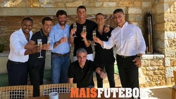 Agnelli, Cristiano y Mendes celebran el fichaje del portugués por la Juventus.