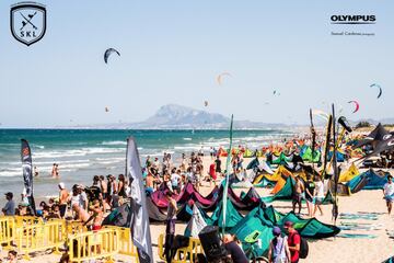 El circuito nacional de kitesurf, la Spain Kiteboarding League (SKL), empieza este año del 1 al 5 de mayo en Isla Canela (Murcia), sigue en Oliva (Valencia) del 22 al 24 de junio y acaba en Tarifa (Cádiz) del 30 de agosto al 2 de septiembre. 