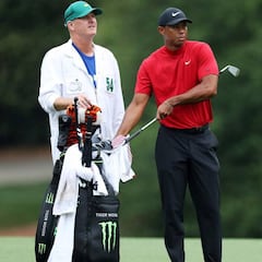 Un aficionado demanda a Tiger
Woods y a su caddie por tirarle