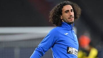 Cucurella durante un calentamiento previo a un partido