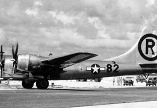 Qué pasó con el Enola Gay, el bombardero que lanzó la primera bomba atómica de la historia