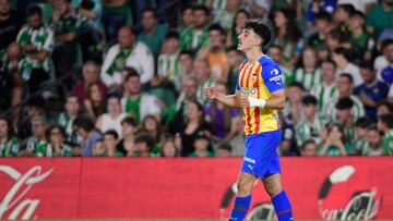 Valencia's Spanish forward Diego Lopez celebrates scoring the equalizing goal during the Spanish league football match between Real Betis and Valencia CF at the Benito Villamarin stadium in Seville on June 4, 2023. (Photo by CRISTINA QUICLER / AFP)