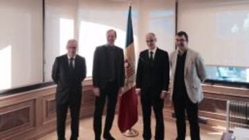 Antoni Mart&iacute;, cap del Govern de Andorra; Francesc Camp, ministro de Turismo y Medio Ambiente; Christian Prudhomme, director del Tour de Francia; y Javier Guill&eacute;n, director de la Vuelta a Espa&ntilde;a.