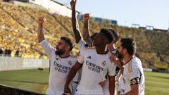 Los jugadores del Real Madrid celebran el segundo gol, obra de Tchouameni,