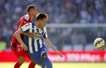 Kevin Gameiro pelea un balón con Kolodziejczak.