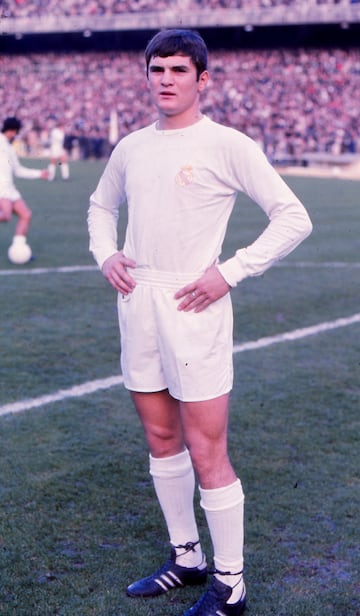 El lateral izquierdo español jugó toda su carrera deportiva profesional en el Real Madrid. Comenzó en 1973 en el Castilla donde estuvo una temporada antes de subir al primer equipo en el que estuvo hasta 1989. Es el noveno jugador con más partidos de la historia del Real Madrid con 565, en los que anotó 10 goles.