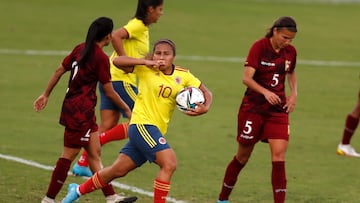 AME025. CALI (COLOMBIA), 09/04/2022.- Leicy Santos (c) de Colombia celebra un gol ante Venezuela hoy, durante un partido amistoso en Cali (Colombia). EFE/ Ernesto Guzmán Jr
