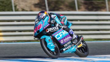 David Alonso con la Moto3 durante los test de Moto2 y Moto3 en Jerez.