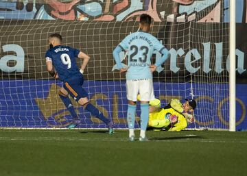 Benzema marca el 1-2 de penalti. 