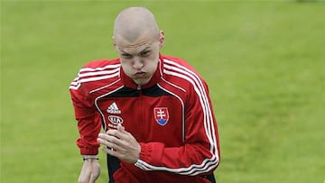 Skrtel, durante un entrenamiento con Eslovaquia.