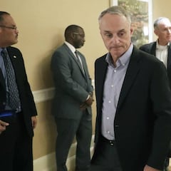 Rob Manfred desestima castigo a peloteros de los Astros