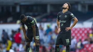 Juan Otero y Henry Martín se lamentan después de la derrota contra Pachuca