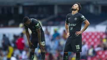 Juan Otero y Henry Mart&iacute;n se lamentan despu&eacute;s de la derrota contra Pachuca