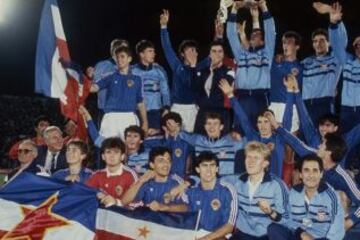 Yugoslavia se consagró campeón en 1987 y varios de sus jugadores brillaron en la década siguiente. Eso sí, algunos por Yugoslavia y otros por Croacia, después de la separación tras la Guerra de los Balcanes. El técnico era Mirko Jozic.