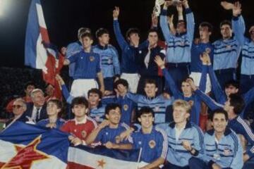 Yugoslavia se consagró campeón en 1987 y varios de sus jugadores brillaron en la década siguiente. Eso sí, algunos por Yugoslavia y otros por Croacia, después de la separación tras la Guerra de los Balcanes. El técnico era Mirko Jozic.