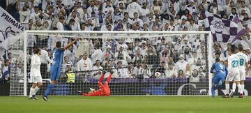 0-1. Keylor Navas en el primer gol de Luis Milla.