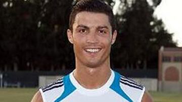 Cristiano recibe el trofeo 'Goal 50' la jugador del año