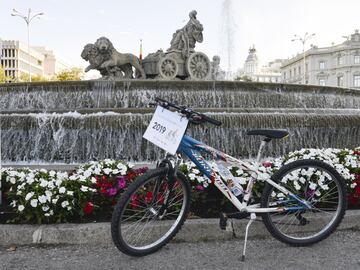 La Fiesta de la Bicicleta es un evento que se ha convertido en una tradición para muchos ciudadanos y familias que disfrutan del uso de la bicicleta. Durante el día de hoy en la Castellana ha celebrado su 41º edición. 