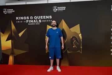 El streamer El Xokas posa a su llegada a las finales de la Kings League, en el Cívitas Metropolitano de Madrid.