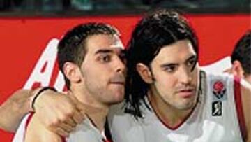 <b>¡VAYA PAREJA! </b>Calderón, asistente de Scola.