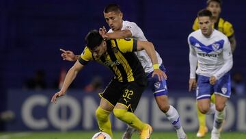 Uruguay's Penarol Argentine forward Nicolas Franco (L) and Argentina's Velez midfielder Adrian Centurion vie for the ball during their closed-door Copa Sudamericana second round football match at the Velez Sarsfield stadium in Buenos Aires, on O