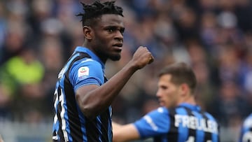 Duván Zapata celebrando su gol atalanta ante Sampdoria por Serie A.