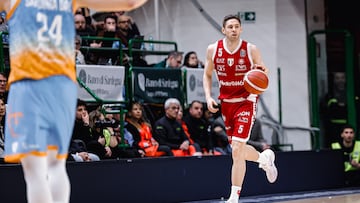 EA7 Emporio Armani Milano’s Fabien Causeur in action during the match Banco di Sardegna Sassari - EA7 Emporio Armani Milano match of Regular Season Lega Basket Serie A 2024/2025 - Round 19 in Sassari (Italy), February 08, 2025 (Photo by Brondi/Ciamillo/LaPresse)