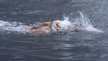 La nadadora chilena Bárbara Hernández, durante un reto