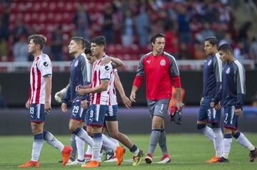 El equipo de Matías Almeyda tampoco puede ganar en casa este torneo. Con unos penales polémicos, Guadalajara y Pachuca igualaron 1-1 en el Estadio Akron. Las semanas siguen pasando y los tapatíos sólo han ganado un partido en lo que va de este semestre, razón por la que ocupa uno de los últimos lugares. Con sólo seis puntos, los rojiblancos son antepenúltimos sólo por encima de Lobos BUAP y Atlas.