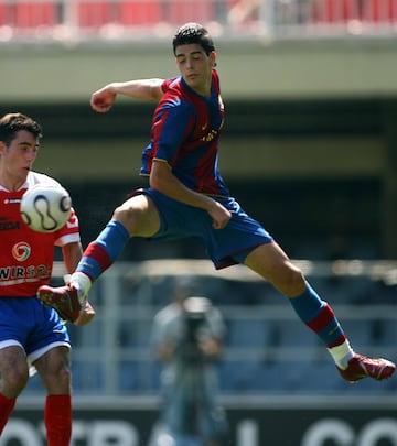 Se inició en las categoría inferiores del Barcelona en 2006 y estuvo en el club blaugrana hasta 2009. El Elche lo fichó la temporada 2013-14.