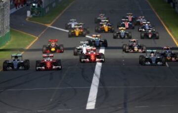 Instantes después de la salida en el GP de Australia.