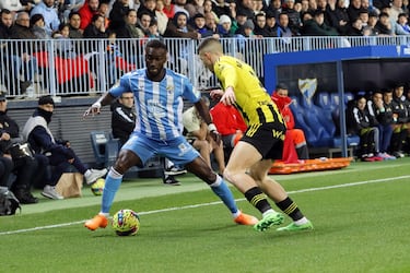 El Oviedo echa más sal en la hemorragia del Málaga