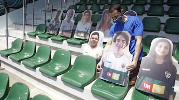 02-06-20
ELCHE
MONTAJE FOTOS AFICION ELCHE PARA ASIENTOS EN LAS GRADAS DEL ESTADIO