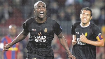 Webó celebra un gol con el Mallorca ante el Barcelona.