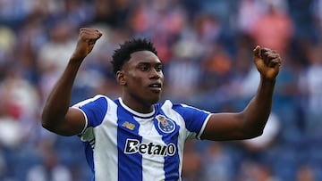 Soccer Football - Primeira Liga - FC Porto v Nacional - Estadio do Dragao, Porto, Portugal - September 13, 2025 FC Porto's Samu Aghehowa celebrates scoring their first goal REUTERS/Pedro Nunes