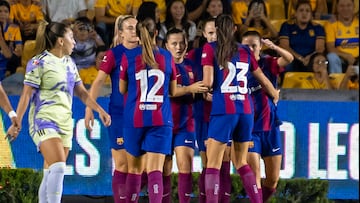 AME6049. MONTERREY (MÉXICO), 01/09/2023.- Jugadoras de Barcelona celebran un gol de Claudia Pina hoy, en un partido amistoso internacional entre los equipos femeninos de Tigres UANL y Barcelona en el estadio Universitario de la ciudad de Monterrey (México). EFE/ Miguel Sierra